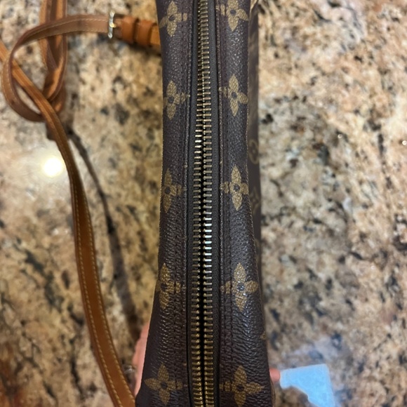 Louis Vuitton Jeune Fille MM - Picture 5 of 16